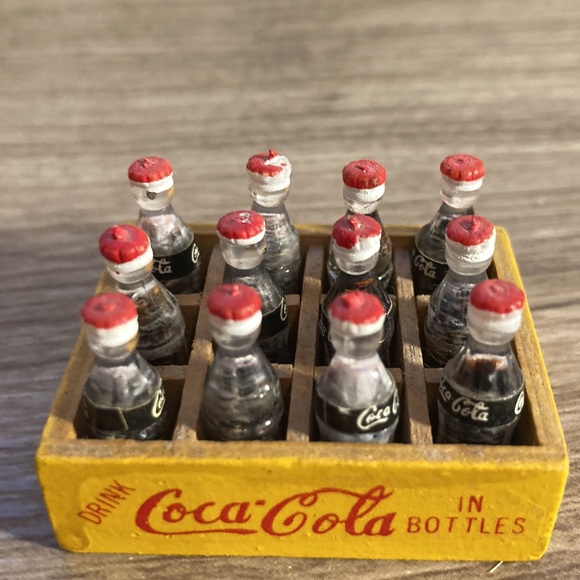 Miniature Coca Cola box with tiny bottles collector - Picture 5 of 17